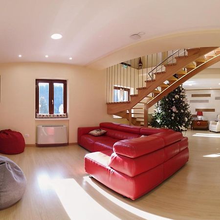 Abete Bianco - Albergo Del Natale กามิลยาเตลโล ซีลาโน ภายนอก รูปภาพ