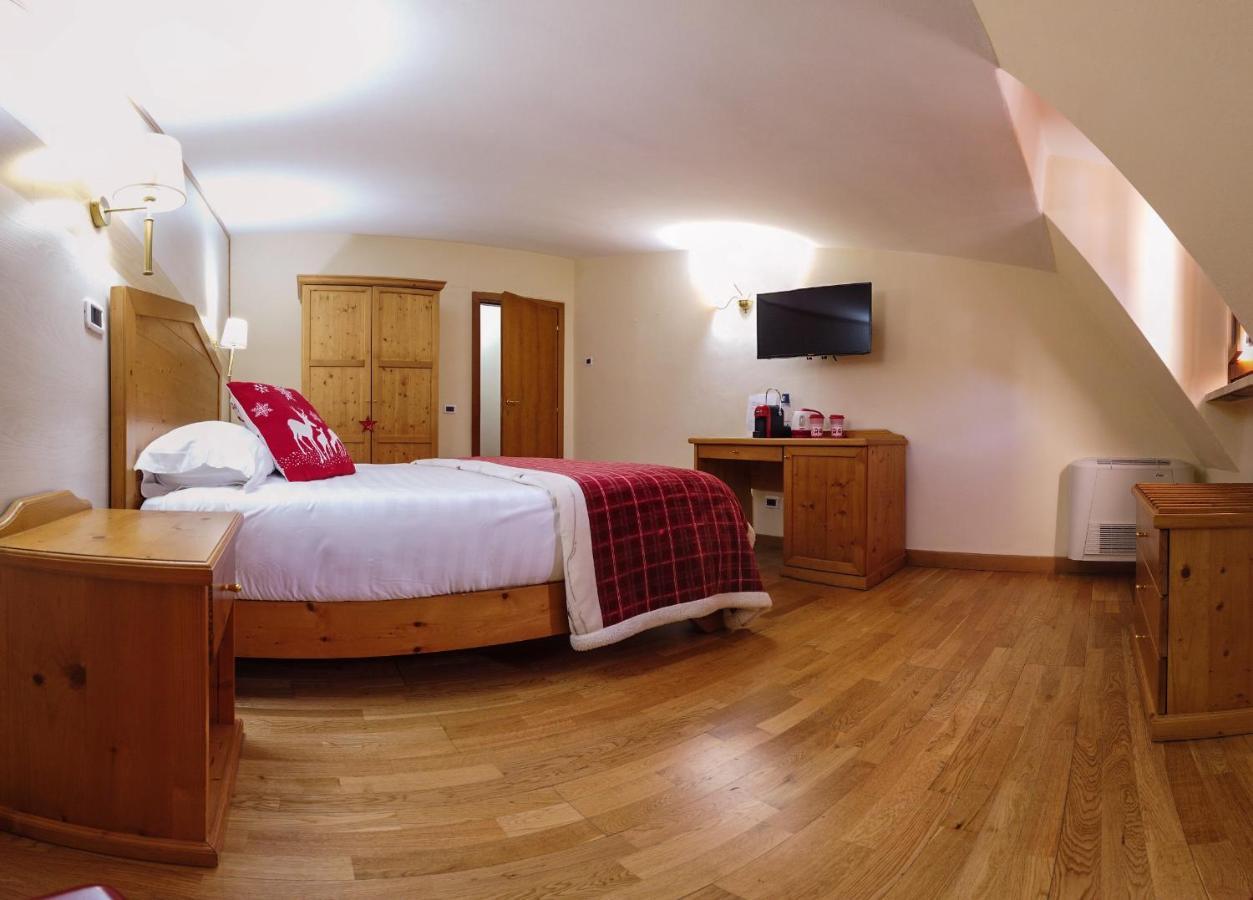 Abete Bianco - Albergo Del Natale กามิลยาเตลโล ซีลาโน ภายนอก รูปภาพ
