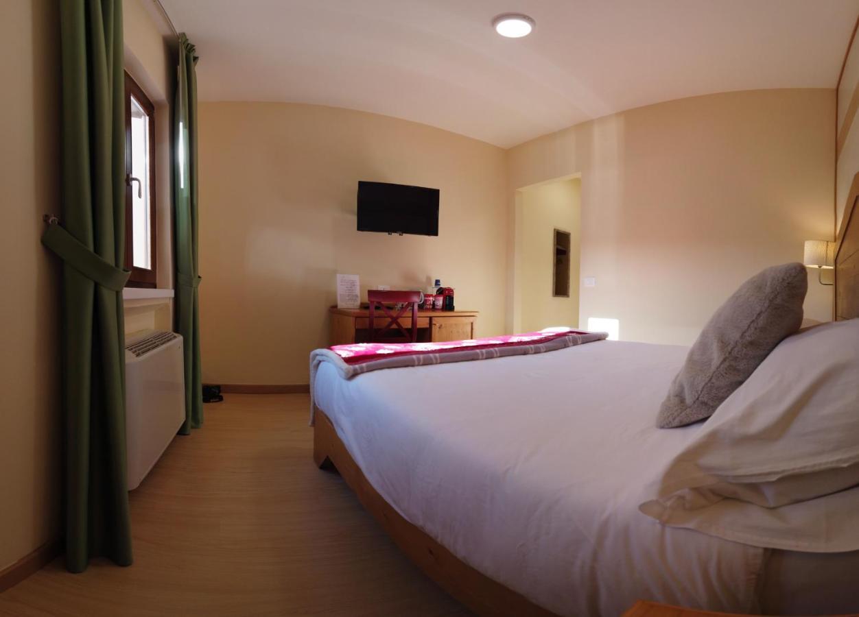 Abete Bianco - Albergo Del Natale กามิลยาเตลโล ซีลาโน ภายนอก รูปภาพ