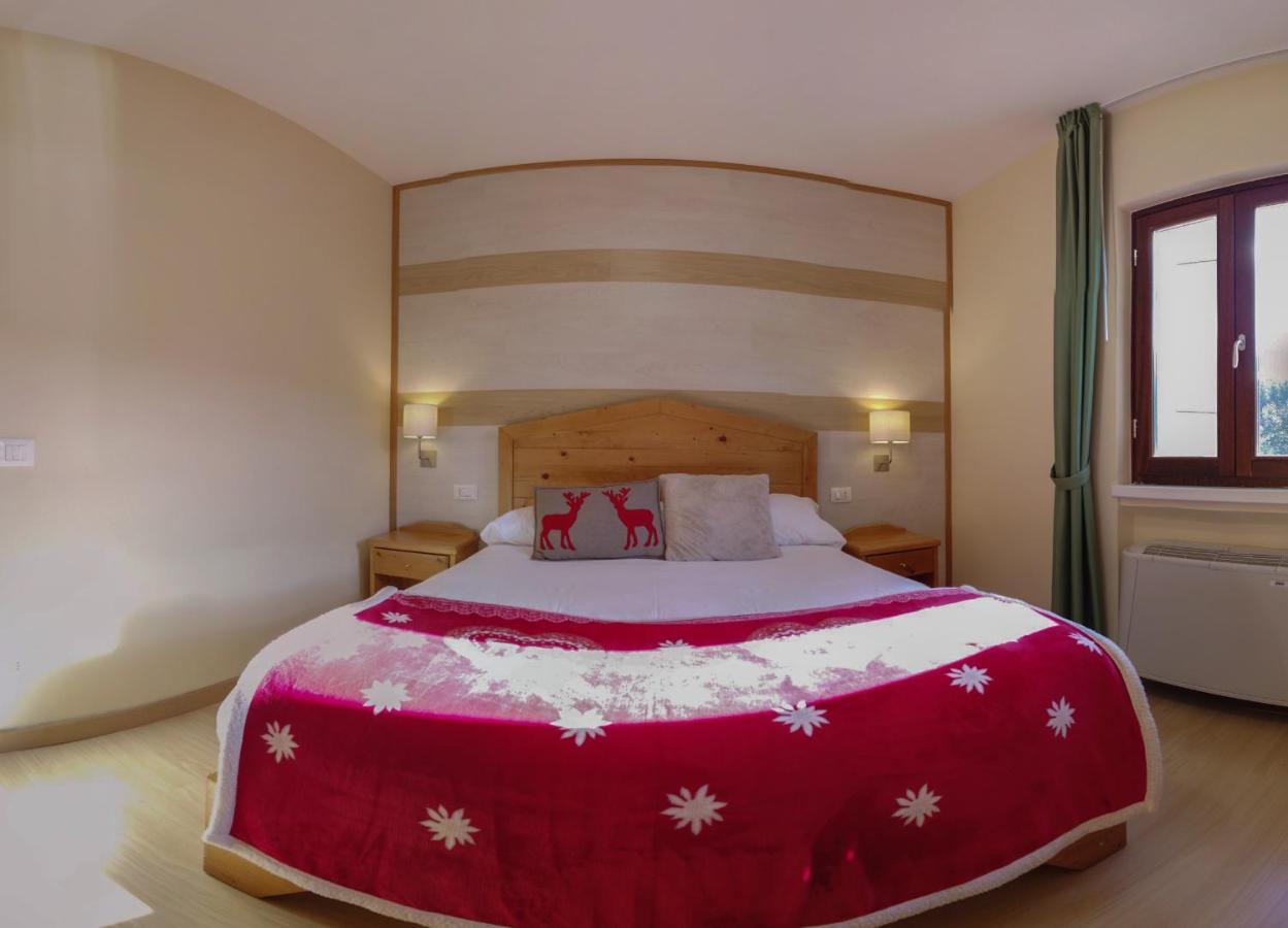 Abete Bianco - Albergo Del Natale กามิลยาเตลโล ซีลาโน ภายนอก รูปภาพ