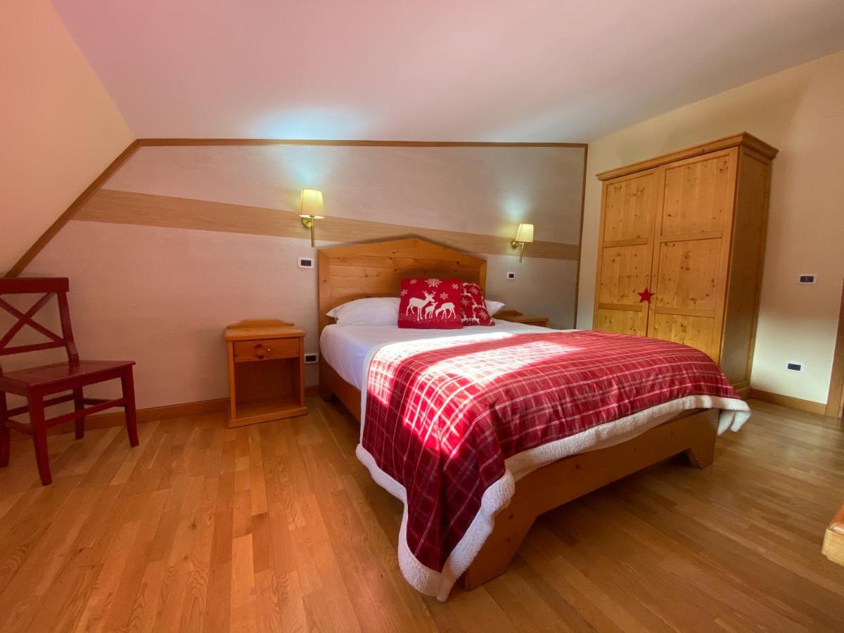 Abete Bianco - Albergo Del Natale กามิลยาเตลโล ซีลาโน ภายนอก รูปภาพ