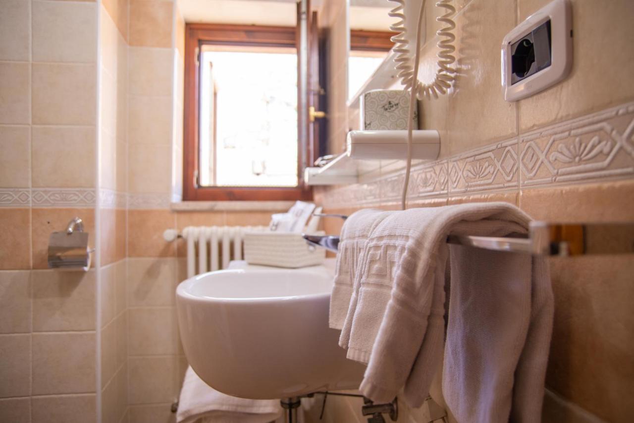 Abete Bianco - Albergo Del Natale กามิลยาเตลโล ซีลาโน ภายนอก รูปภาพ