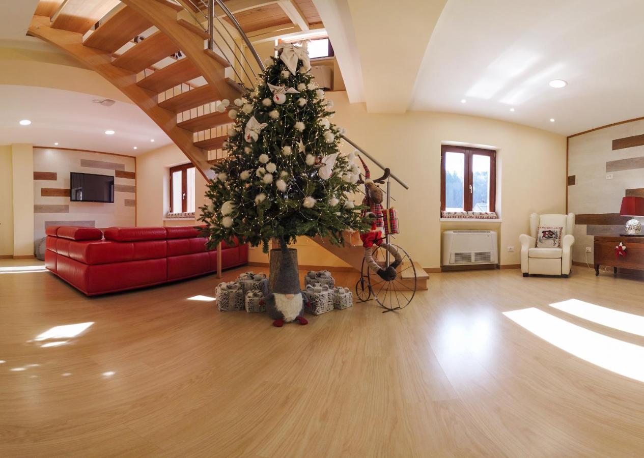 Abete Bianco - Albergo Del Natale กามิลยาเตลโล ซีลาโน ภายนอก รูปภาพ