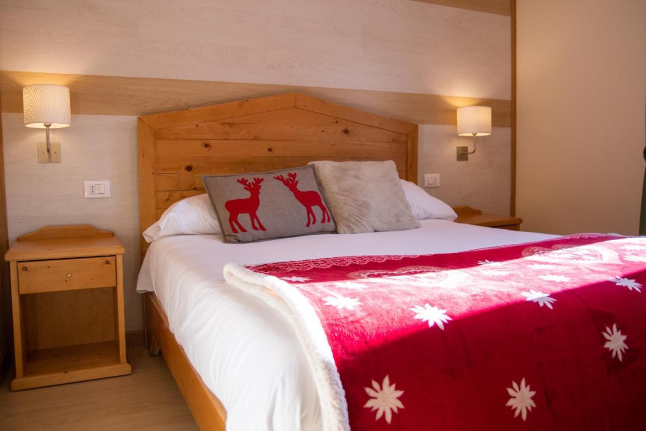 Abete Bianco - Albergo Del Natale กามิลยาเตลโล ซีลาโน ภายนอก รูปภาพ