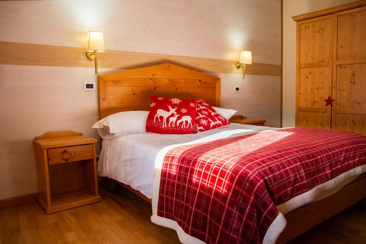 Abete Bianco - Albergo Del Natale กามิลยาเตลโล ซีลาโน ภายนอก รูปภาพ