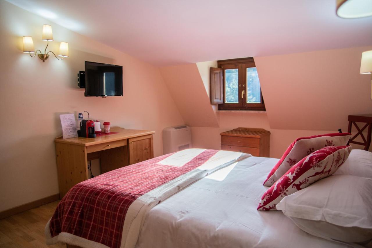 Abete Bianco - Albergo Del Natale กามิลยาเตลโล ซีลาโน ภายนอก รูปภาพ