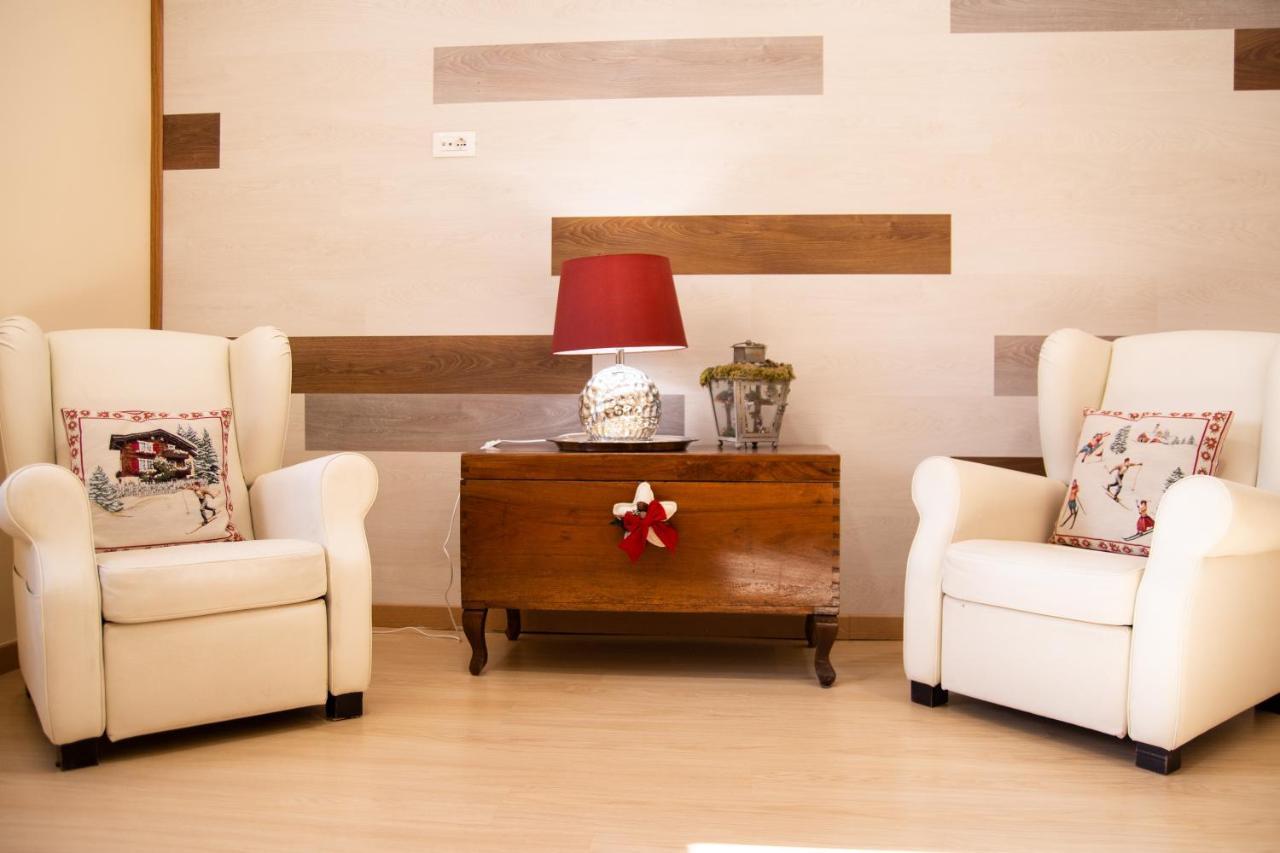 Abete Bianco - Albergo Del Natale กามิลยาเตลโล ซีลาโน ภายนอก รูปภาพ