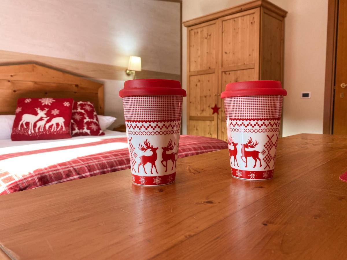 Abete Bianco - Albergo Del Natale กามิลยาเตลโล ซีลาโน ภายนอก รูปภาพ